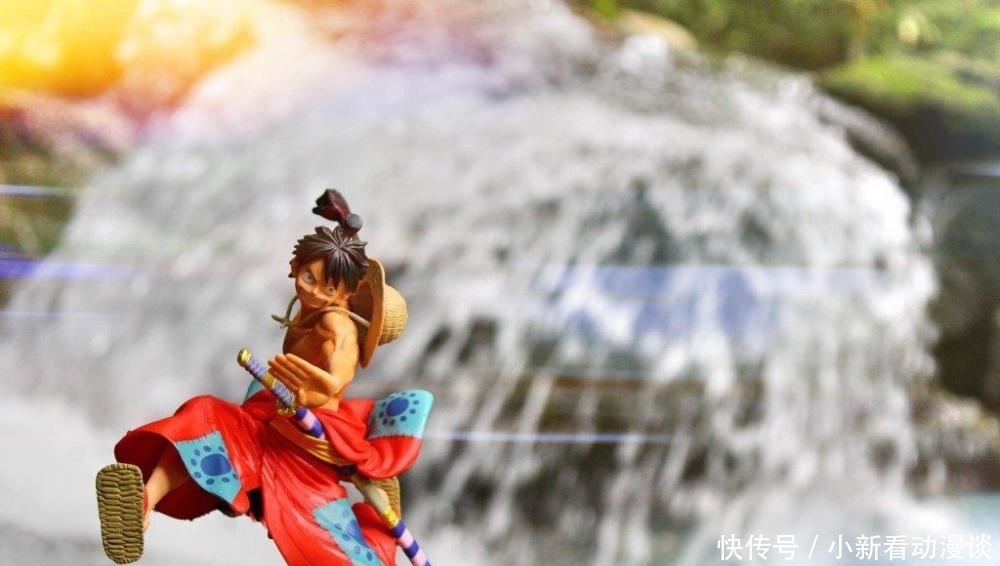 艾斯|手办的最新打开方式,真正的“跨次元壁”,心疼身处烈火中的艾斯