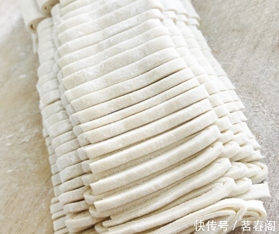 从来不|我家从来不买面条，教你秘制拉面做法，2块钱的面条够全家人吃