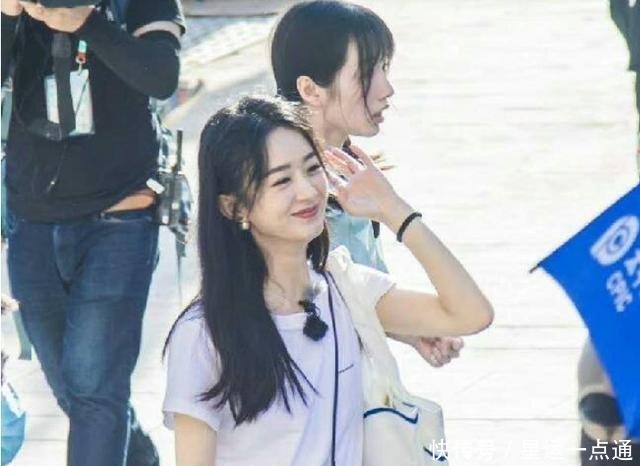  艺人的生图|32岁赵丽颖录《中餐厅》，被路人围观后拍照，这生图我没看错吧