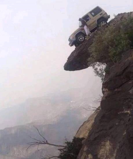 大人|搞笑图片幽默段子笑话: 哈哈哈,大人怎么不给孩子撑伞呀