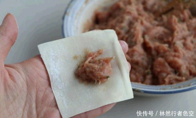  秘诀|肉馅馄饨又干又柴？教你一个鲜美的秘诀，调馅把握2点