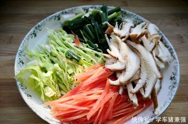 管理|现在小区封闭式管理,用这剩饭做了一顿晚餐,家人喜欢营养好!