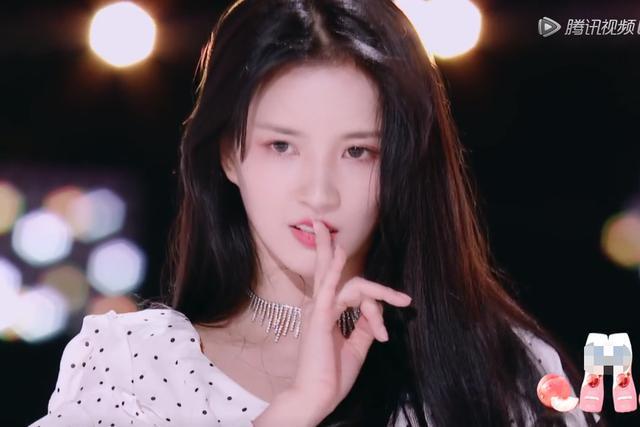  离开|离开美颜滤镜判若两人新一期节目里鹿晗显年纪，女练习生现原形