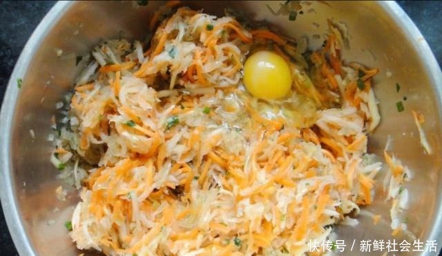 诀窍|想吃萝卜丸子不用买,只要掌握两个诀窍,加入两样东西,个个酥脆