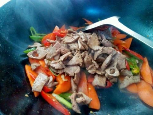 加上一些|夏天，宁可少吃猪肉，也要多吃此菜，气血足了，双眼也明亮了