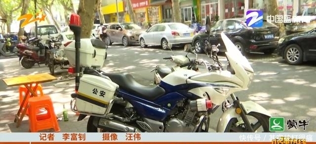 被扣|外卖员扶起摔倒老人，电动车反被扣下，老人：是他骑太快了