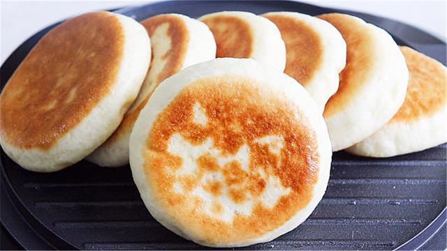  面粉|发面饼最好吃的家常做法，蓬松柔软又香甜，比馅饼好吃多了
