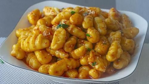 劲道|面条别再手擀了,用4根筷子做面,不用擀不用抻,劲道弹牙超过瘾