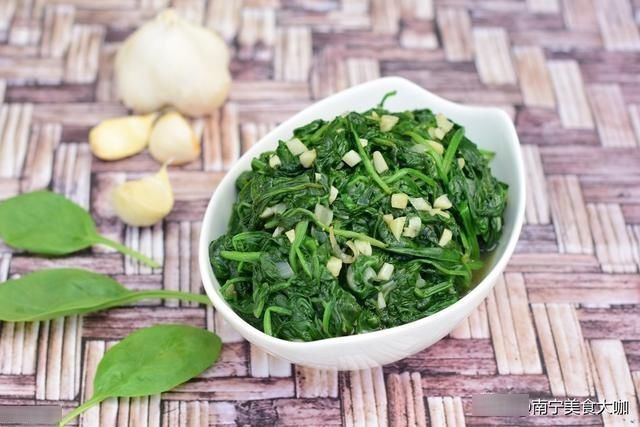 油腻|新鲜的菠菜需要新做法,不炒不白灼,口感清新不油腻