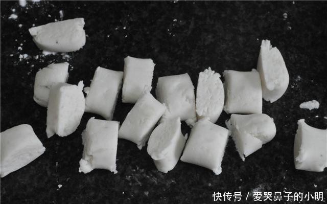 香甜|早餐新做法,20分钟就上桌,松软香甜,比馒头花卷好吃一百倍!