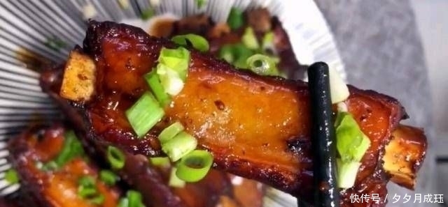  简单|排骨就是这样。营养丰富，味道鲜美。很简单。太好吃了。今晚，米饭不够