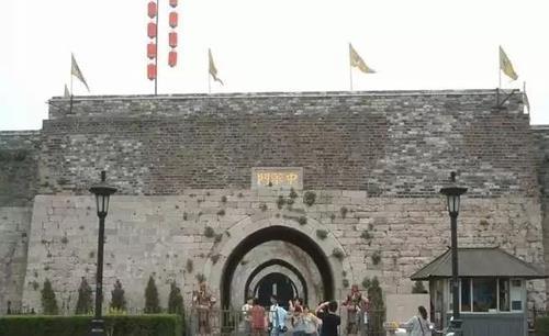 屹立|我国最诡异的古城墙,修一次塌一次,朱元璋找来一宝物镇压,屹立至今