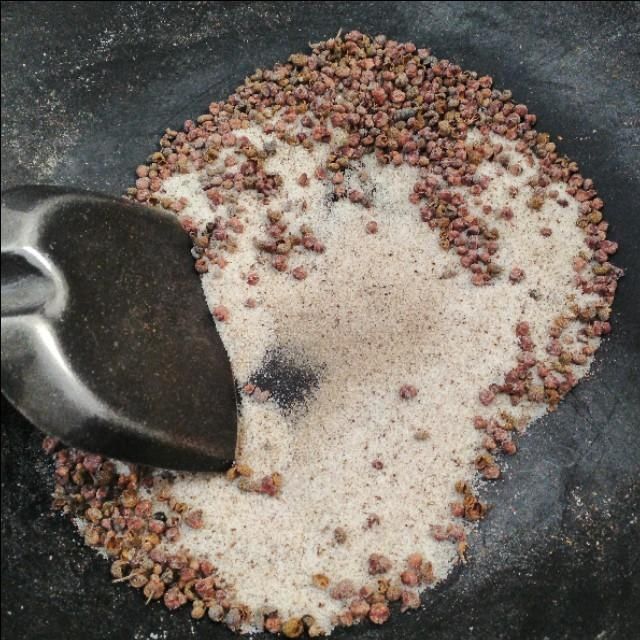 不腻|家常盐水鸭爪的做法,咸香入味,好吃不腻,即可下酒又可当零食