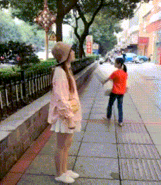 怀疑|“你们身边有舔狗舔到最后应有尽有的例子吗？”我怀疑你是在要攻略！哈