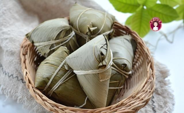 传统节|咸蛋黄粽子,吃一个就大呼过瘾,小吃变主食,粽子可以靠边站了