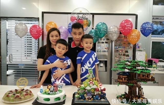 消瘦|感慨连连!羽坛名将李宗伟晒出一家合照,场面温馨自己却消瘦不少