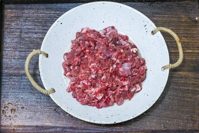 米饭|亲戚来家里串门,做了这道菜,煮了一大锅米饭,大家都没吃尽兴!