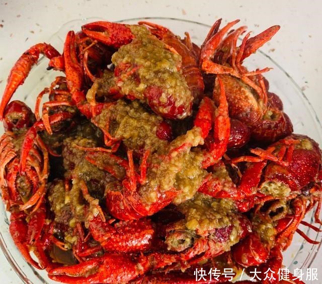 小龙虾|麻辣小龙虾和蒜蓉小龙虾,好吃到吮指