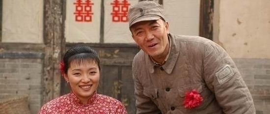 大众|抛弃24年的糟糠之妻,娶小13岁娇妻,李云龙竟被大众理解