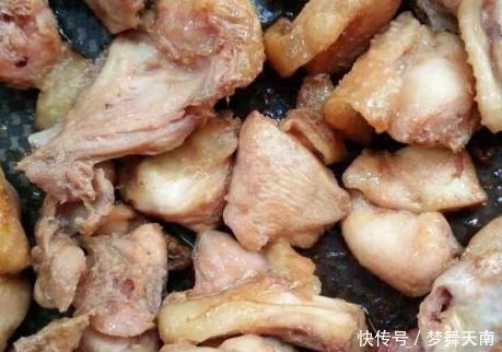 山药|炖鸡汤时,先焯水还是直接下锅煎?大厨:做对了,鸡汤香还不油腻