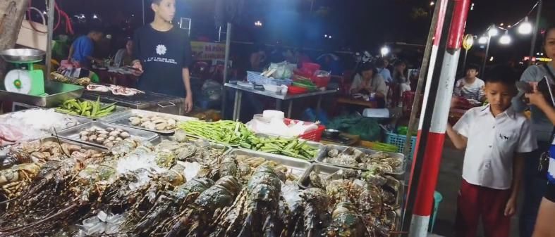 朋友|朋友去泰国吃海鲜，一只龙虾有10斤，拿了3只，结账时让人无语