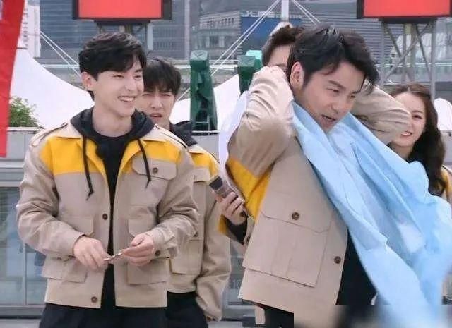  奔跑吧|最新一期《极限挑战》看哭了，不是感动，是愤怒