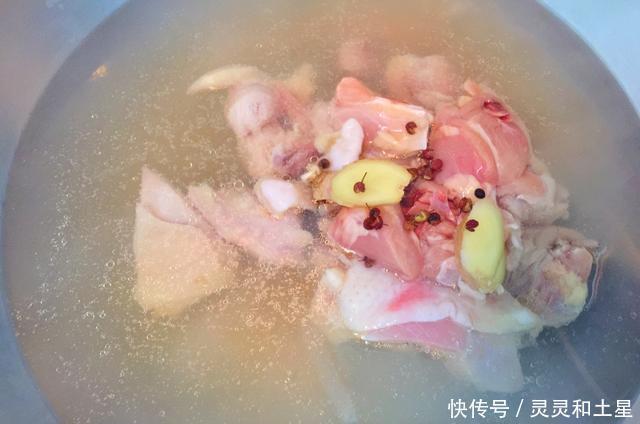 肉类食物|炖鸡时加入它,鸡肉鲜香味美,不仅没有腥味,还有淡淡的麦芽香