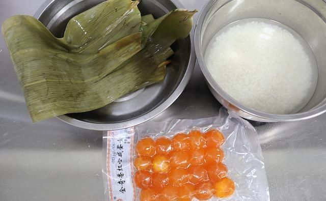  咸蛋|咸蛋黄粽子，吃一个就大呼过瘾，小吃变主食，粽子可以靠边站了