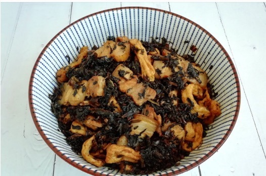  吃完饭|婆婆来看孙子，我做了4道菜招待，刚吃完饭，婆婆就打了600元给我