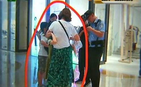索赔|女子商场管“闲事”被打，反向商场索赔
