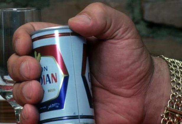 世界|世界上酒量最大的奇人一次能喝下156罐啤酒,骨灰重达15斤