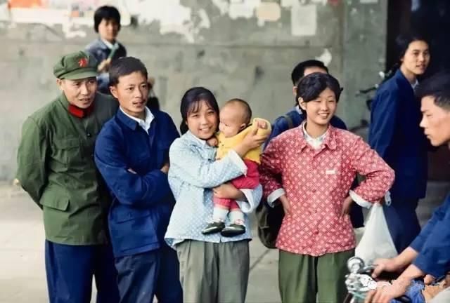  老照片|外国人拍摄的70年代中国老照片想不到70年代的人们是这样子