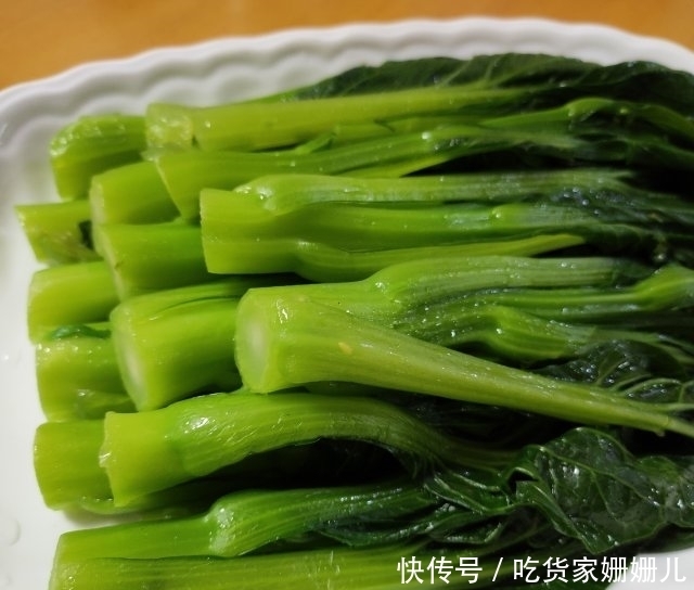  菜心|白灼菜心，清爽可口，做法简单