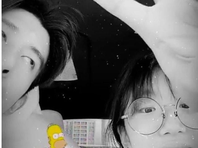 厕所|咘咘波妞胆子小,上厕所也要姐姐陪,梧桐妹却和俩妹妹开心玩自拍