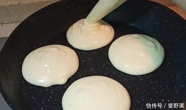 蛋糕|用平底锅就能做出很绵软无油、低糖的蛋糕饼,大人小宝宝都可以吃