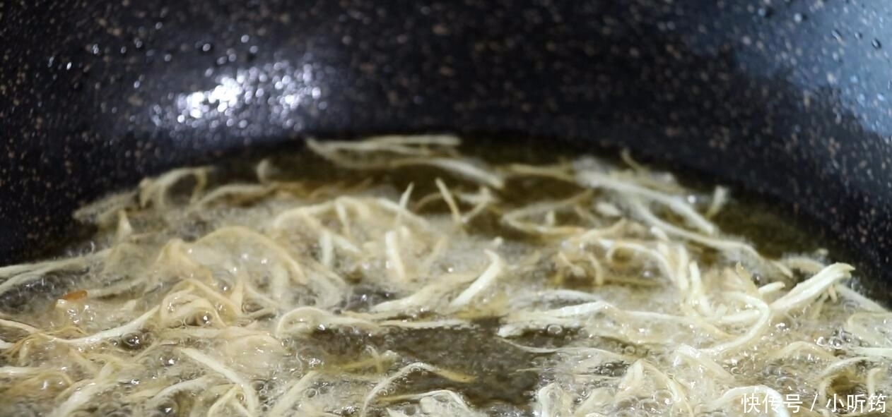 做法|教你杏鲍菇的简单做法，只用两种调味料就搞定，咸香酥脆