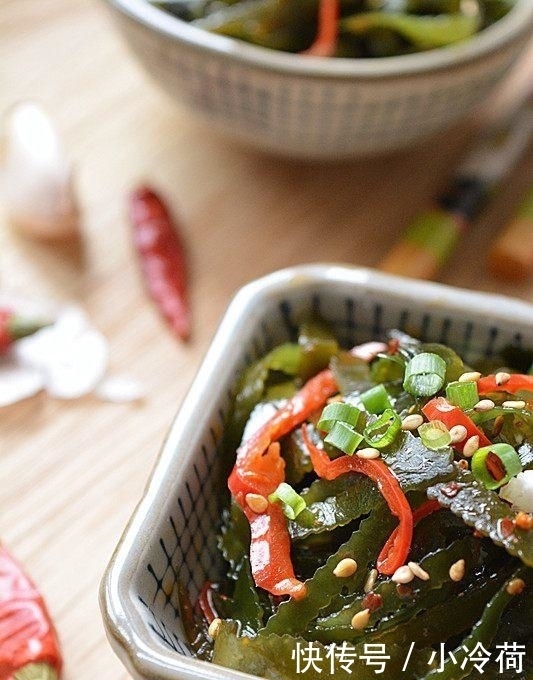辣椒|凉拌海带脆爽入味操作要点,浇油1步最重要,香菜辣椒要放对位置