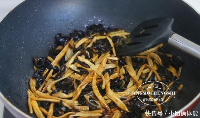 炸酱面|北方人都爱的打卤面,不放青菜一样好吃,比炸酱面吃着还过瘾