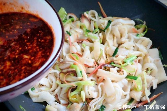 管理|现在小区封闭式管理,用这剩饭做了一顿晚餐,家人喜欢营养好!