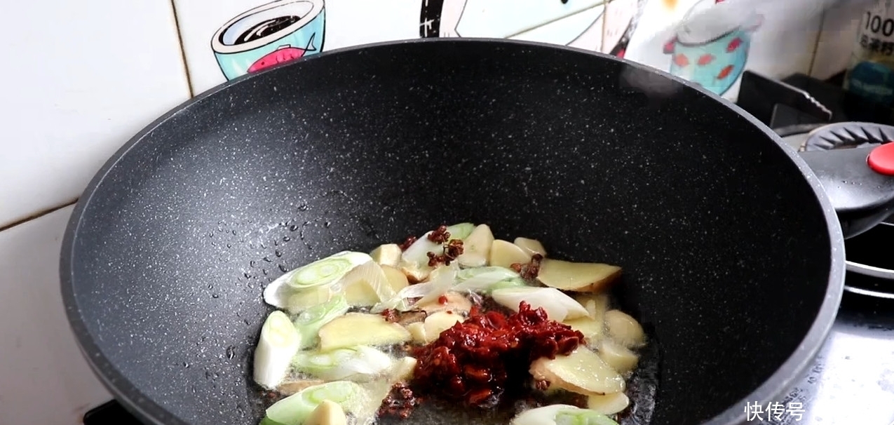 火锅|想吃麻辣冒菜别再去饭店了,教您在家简单做,香辣美味又过瘾