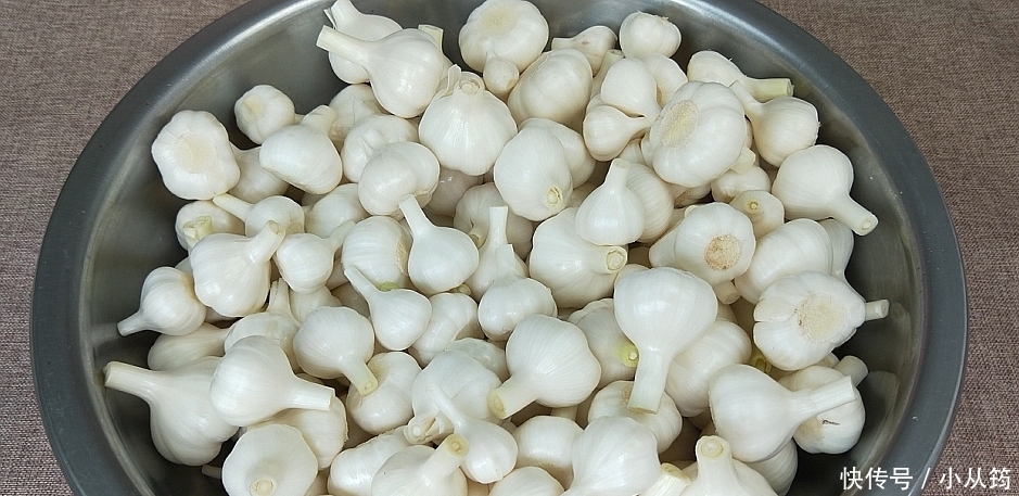  水晶|5斤大蒜1瓶雪碧，教你秘制“水晶蒜”做法，美味可口，越吃越上瘾