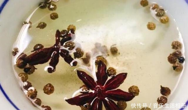 保证|调猪肉白菜馅料,牢记3放2不放,保证馅料鲜美多汁,好吃更入味