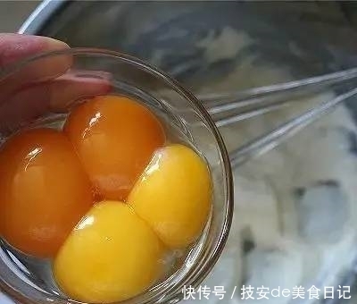  细砂糖|翻糖先生今日推荐——果酱黑巧半糖酸奶蛋糕