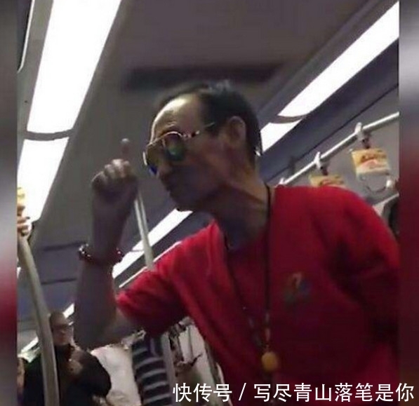 文明|老头在车上愉快抽烟，小伙文明劝阻，结果一句话让人愤怒不已