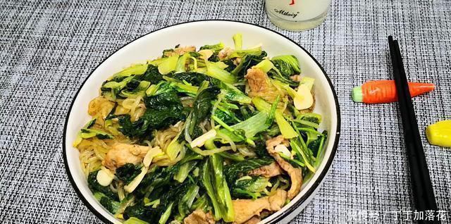  小白菜|小白菜和粉条怎么做才好吃诀窍在这里，鲜香美味，做一锅吃不够