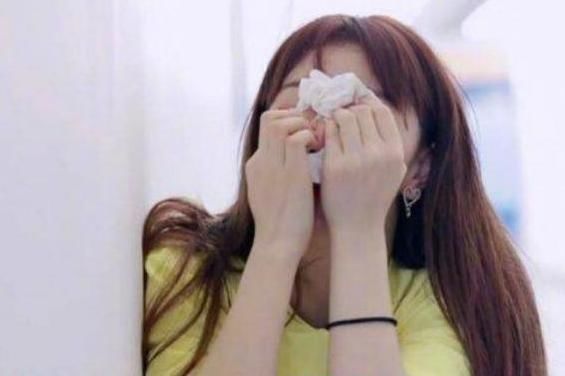 却是|同时期出道,8年后一个是导师,一个却是学员,脸上表情太真实