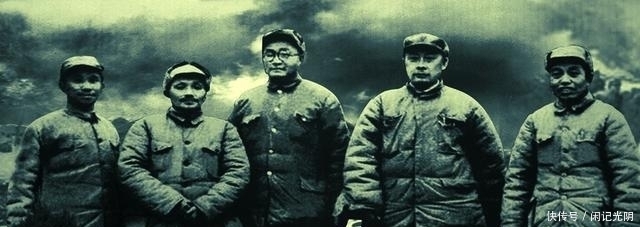 东北解放军|1949年, 坐拥55万大军的傅作义, 为什么要接受和平改编