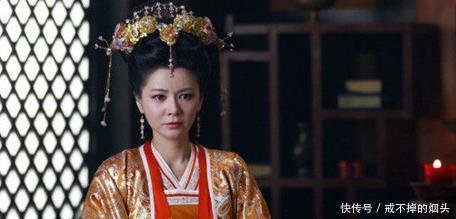 看中|她10岁被太子看中,15岁生子,皇帝上朝,她坐腿上!