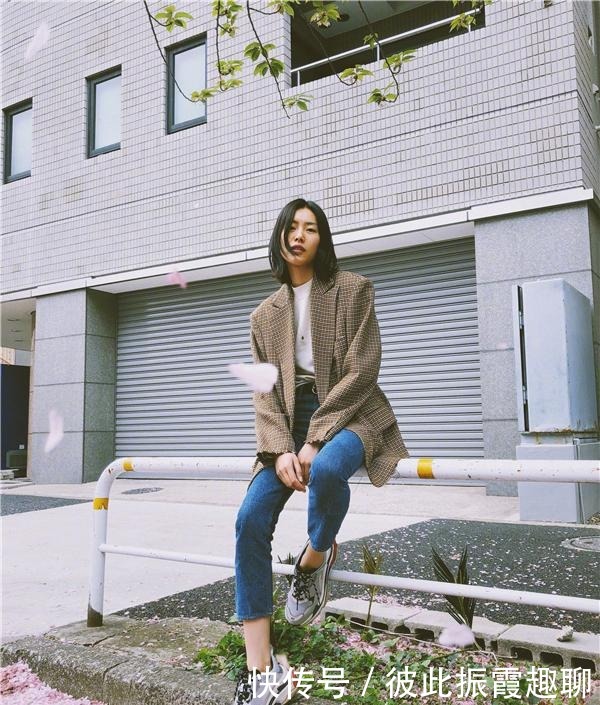 入手|早秋外套不是买越多越好看,学刘雯入手这几款,搭配白T也很高级