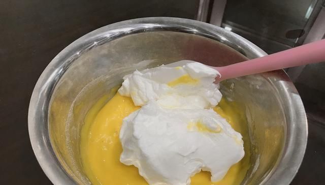 蛋清|做电饭锅蛋糕,不需要加酵母,一样可以做出鲜香、软嫩的蛋糕